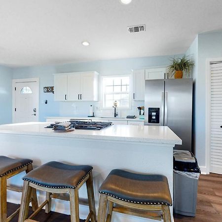 Villa Oasis By The Bay-Upstairs Unit Galveston Esterno foto
