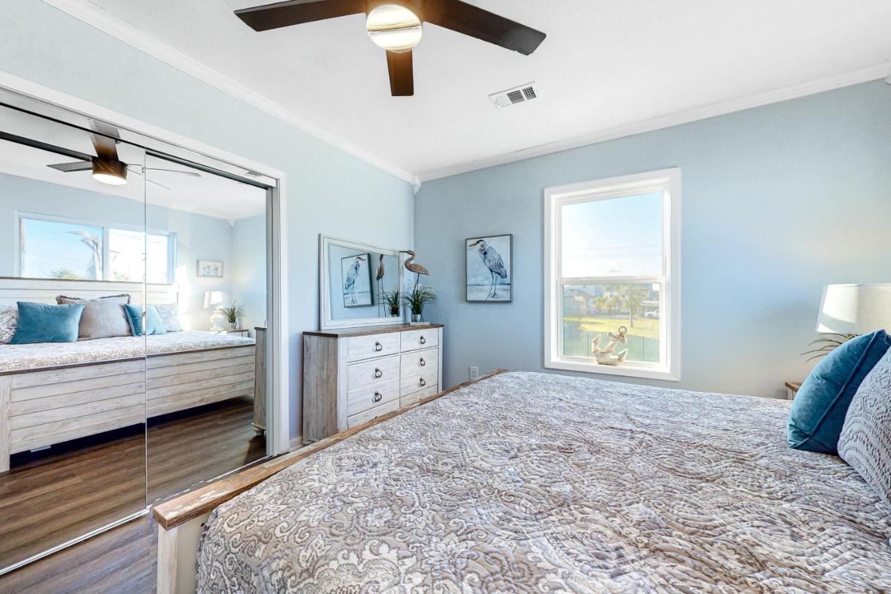 Villa Oasis By The Bay-Upstairs Unit Galveston Esterno foto