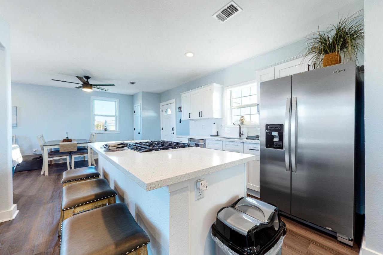 Villa Oasis By The Bay-Upstairs Unit Galveston Esterno foto