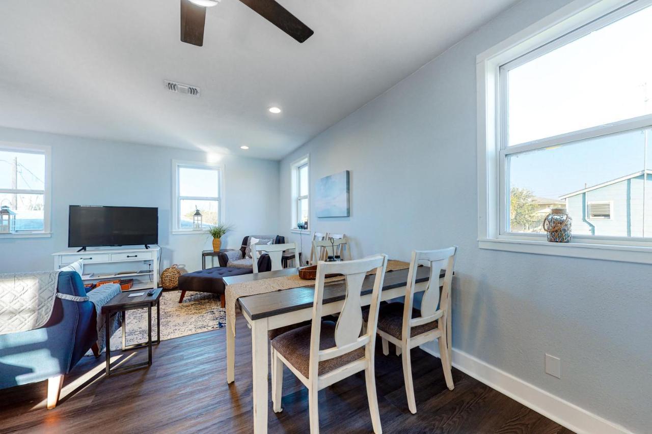 Villa Oasis By The Bay-Upstairs Unit Galveston Esterno foto